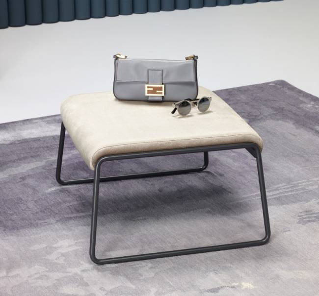 Пуф с обивкой Lisa Lounge Pouf антрацит, слоновая кость 630х550х350 мм