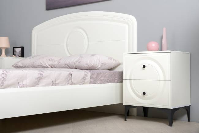 Комплект белой мебели для спальни Валенсия № 35 цвет белый шагрень/чёрный