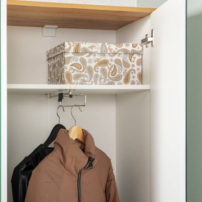 Шкаф для одежды с зеркальными дверками и обувница Октава цвет белый шагрень/дуб крафт золотой