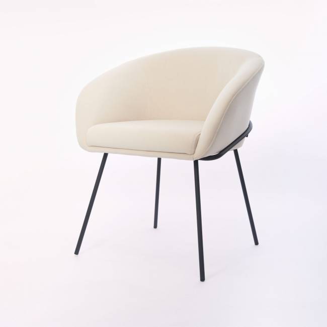 Дизайнерский стул Elegans бежевый, основание металл черный Дизайнерский стул Elegans бежевый, основание металл черный