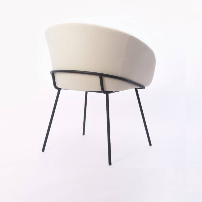 Дизайнерский стул Elegans бежевый, основание металл черный Дизайнерский стул Elegans бежевый, основание металл черный