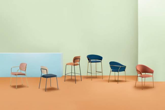 Кресло барное с обивкой Jazz черный, красный 620х530х1000 мм Кресло барное с обивкой Jazz черный, красный 620х530х1000 мм