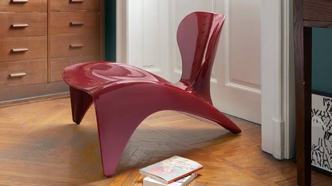 Лаунж-стул пластиковый Isetta Lacquered матовый красный 780х860х620 мм