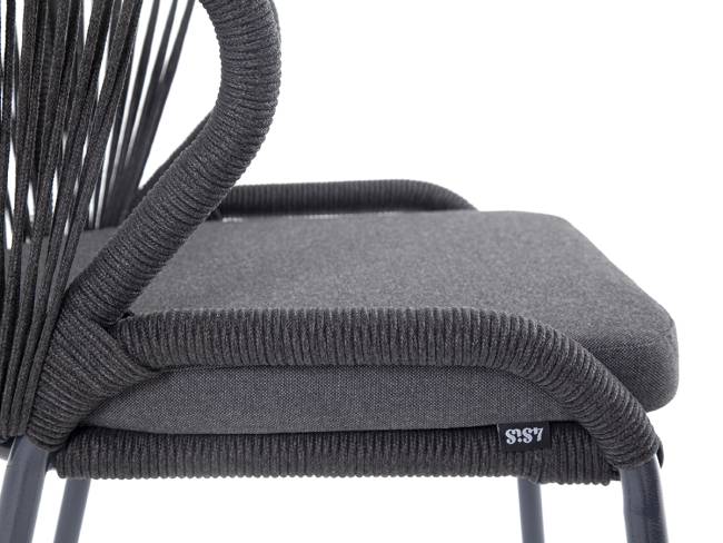 "Милан" стул плетеный из роупа, каркас алюминий темно-серый (RAL7024) муар, роуп темно-серый круглый, ткань темно-серая 027