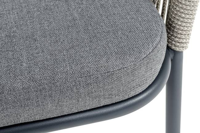 "Лион" стул плетеный из роупа, каркас из стали темно-серый (RAL7024) муар, роуп серый меланж круглый, ткань серая 017