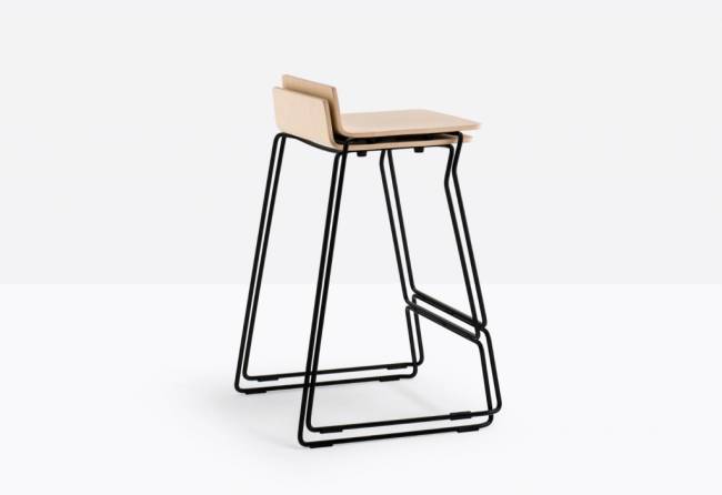 Стул деревянный полубарный Osaka беленый ясень, черный 495x450x750 мм Стул деревянный полубарный Osaka беленый ясень, черный 495x450x750 мм