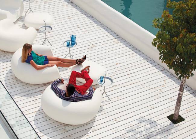 Пуф пластиковый Chubby Low Standard молочный белый 850х750х300 мм