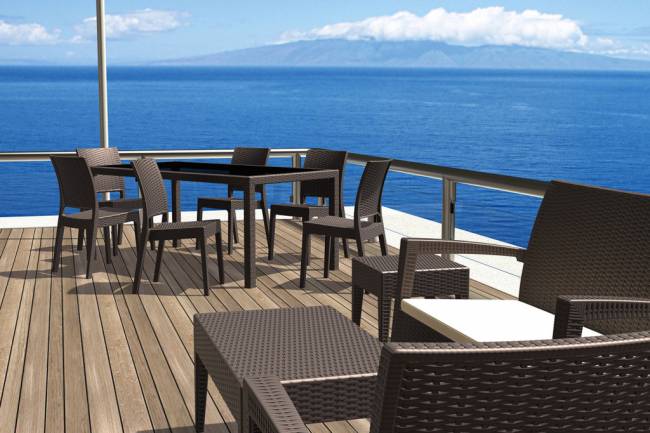 Кресло пластиковое плетеное с подушкой Miami Lounge Armchair коричневый 720х760х890 мм