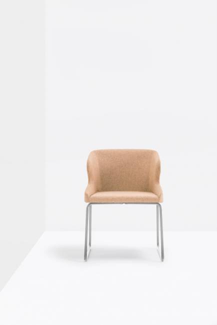 Кресло на полозьях с обивкой Leila 545х560х750 мм