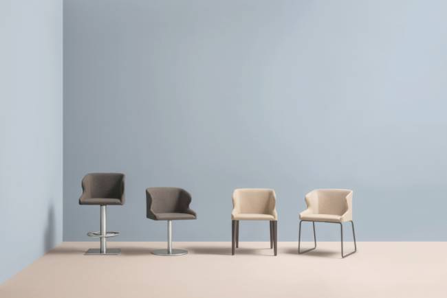 Кресло на полозьях с обивкой Leila 545х560х750 мм