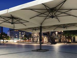 Зонт профессиональный четырехкупольный 7х7 м Alu Poker Dark антрацит, слоновая кость 7000х7000 мм