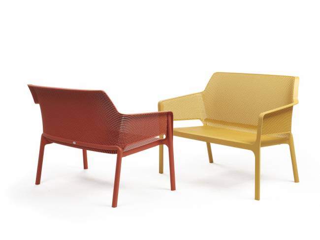 Диван пластиковый Net Bench коралловый 1160х700х860 мм Диван пластиковый Net Bench коралловый 1160х700х860 мм