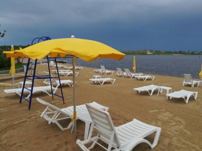 Шезлонг-лежак пластиковый Aqua белый 1870x500x300 мм