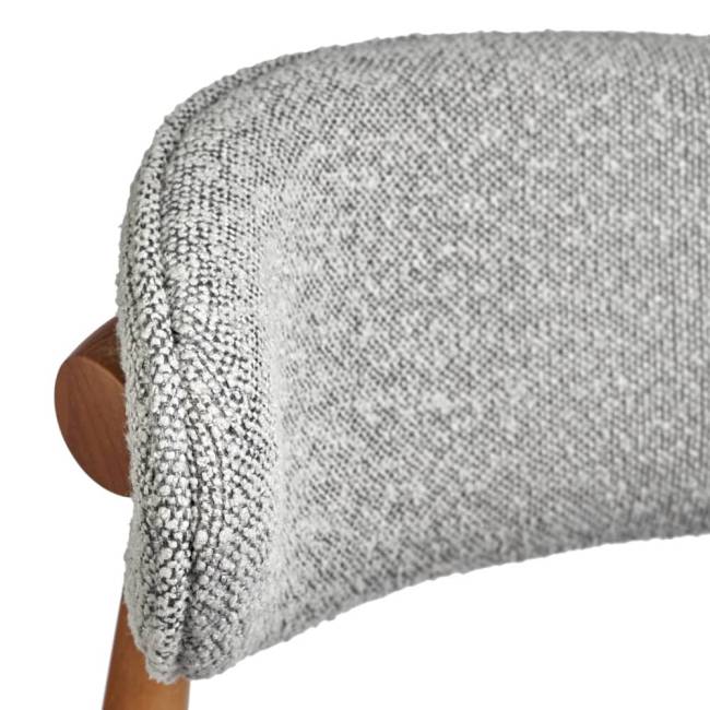 Стул Lucas светло-серый букле с ножками цвета орех Стул Lucas светло-серый букле с ножками цвета орех