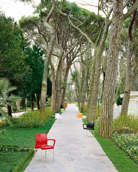 Кресло пластиковое Dolce красный 560х530х800 мм