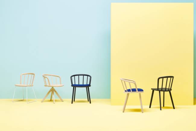 Кресло деревянное вращающееся с обивкой Nym черный ясень, черный 550х515х730 мм