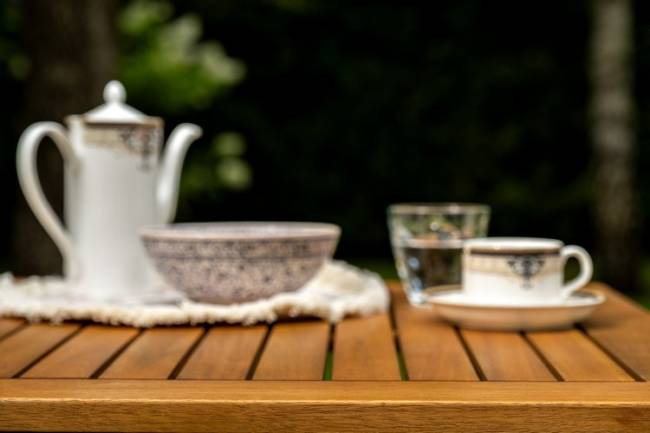 Кофейная группа из акации КARO с высокими стульями  Joygarden