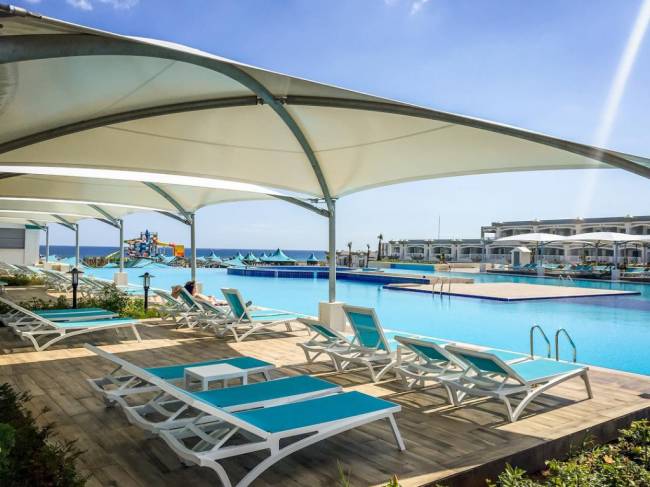 Шезлонг-лежак пластиковый Pacific белый, голубой 1930х680х350 мм