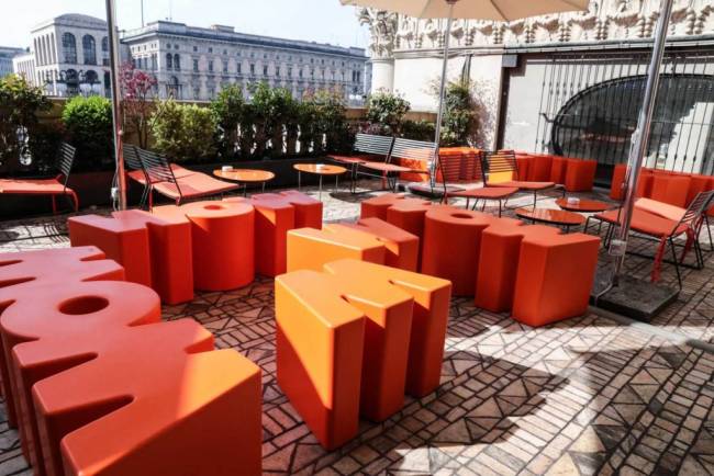 Скамья пластиковая дизайнерская Wow Standard 1470х430х430 мм