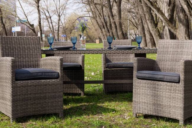 Обеденный комплект FIONA из искусственного ротанга Обеденный комплект FIONA из искусственного ротанга