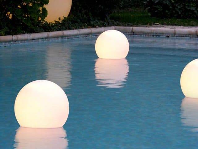 Светильник пластиковый плавающий Acquaglobo 50 Lighting LED IP68 белый Ø500х500 мм Светильник пластиковый плавающий Acquaglobo 50 Lighting LED IP68 белый Ø500х500 мм