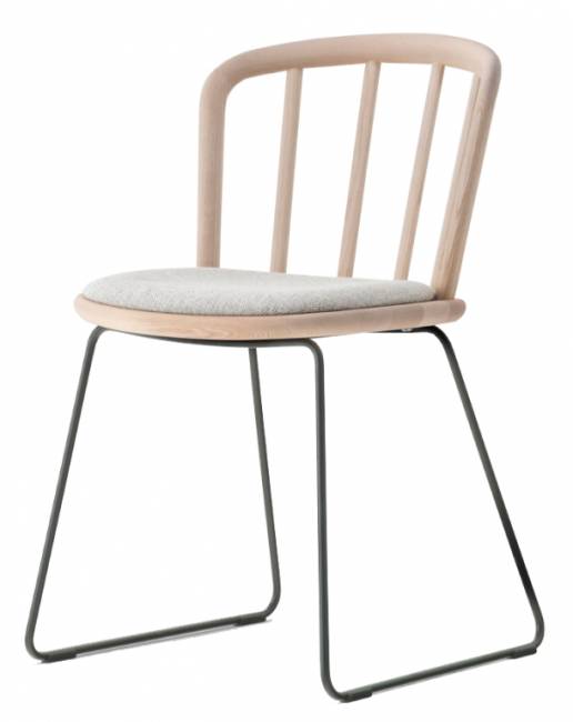 Стул деревянный на полозьях с обивкой Nym черный, беленый ясень, серый 460х500х755 мм Стул деревянный на полозьях с обивкой Nym черный, беленый ясень, серый 460х500х755 мм