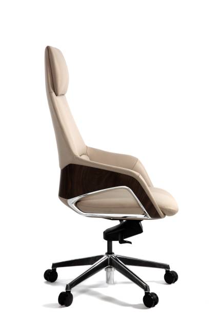 Кресло офисное / Шопен / бежевая кожа / алюминиевая база