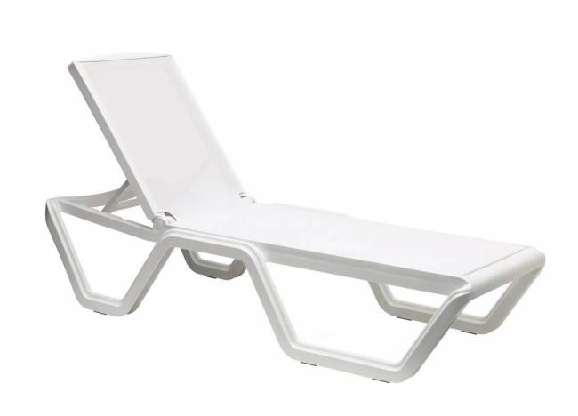 Шезлонг-лежак пластиковый Vela белый 1940х690х430-1020 мм Шезлонг-лежак пластиковый Vela белый 1940х690х430-1020 мм