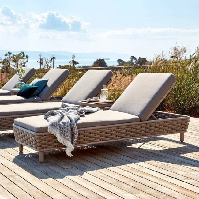 Столик металлический для шезлонга Leon 450х450х460 мм