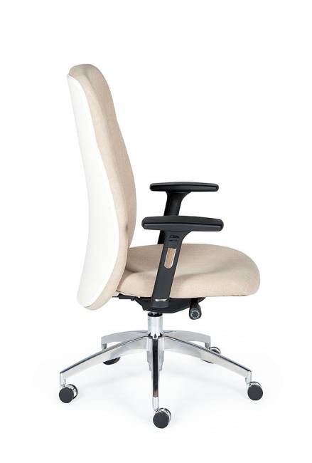 Кресло офисное / Мальта / хром крестовина / черные подлокотники / бежевая ткань