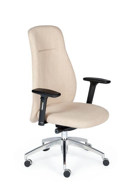 Кресло офисное / Мальта / хром крестовина / черные подлокотники / бежевая ткань