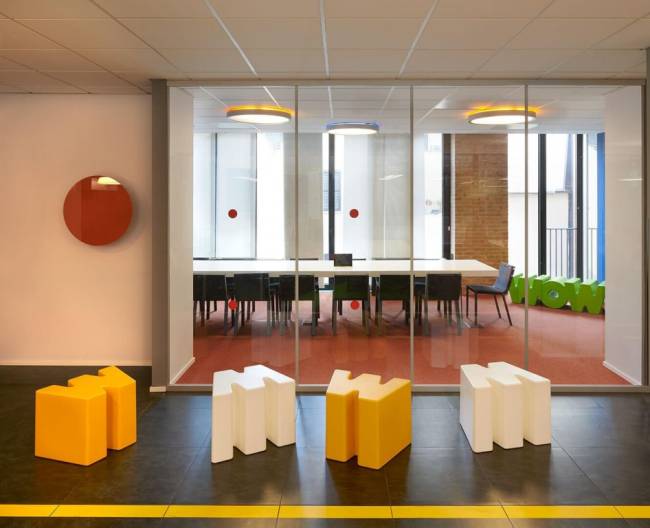 Пуф пластиковый Double U Standard 580х430х430 мм