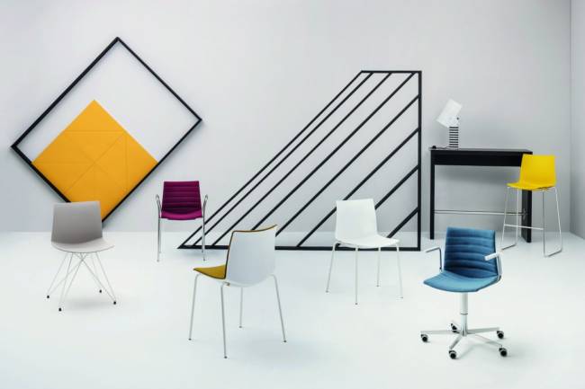 Скамейка с обивкой трехместная Kanvas PG Front 1500х550х780 мм