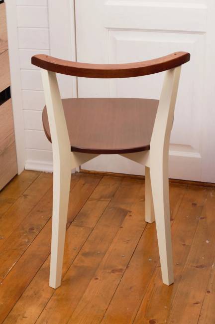 Стул Франк Ж, Орех